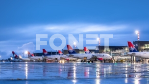Oštećen avion u Parizu